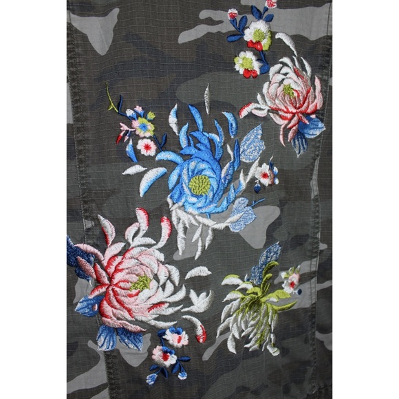 Anthro Silence + Noise Camo Biker Vest with Floral Embroidery Preowned Small - Picture 7 of 9